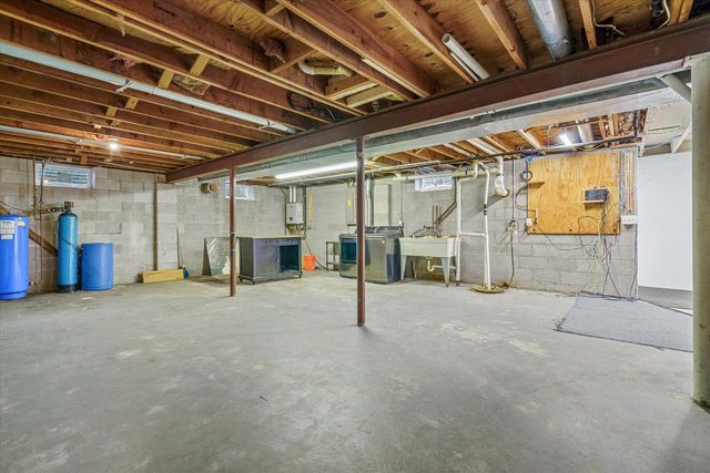 1013 Fairfield LANE, West Bend, WI 53090