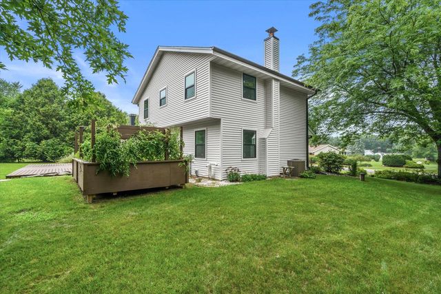 1013 Fairfield LANE, West Bend, WI 53090