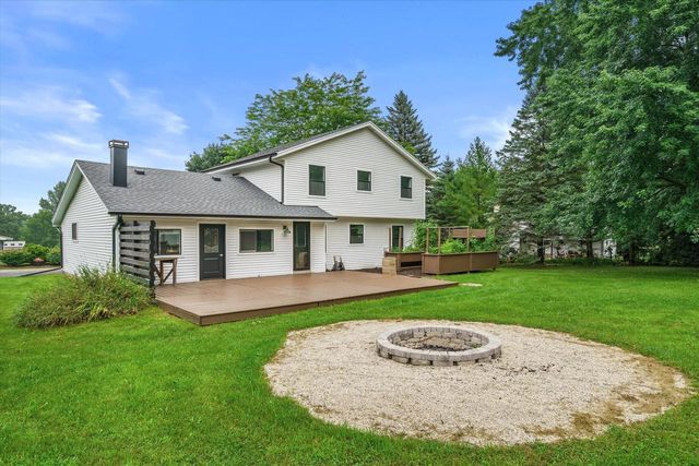 1013 Fairfield LANE, West Bend, WI 53090