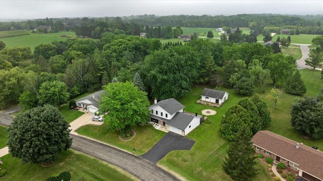 1013 Fairfield LANE, West Bend, WI 53090