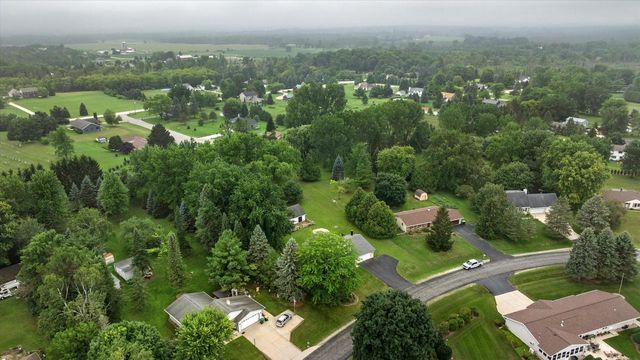 1013 Fairfield LANE, West Bend, WI 53090