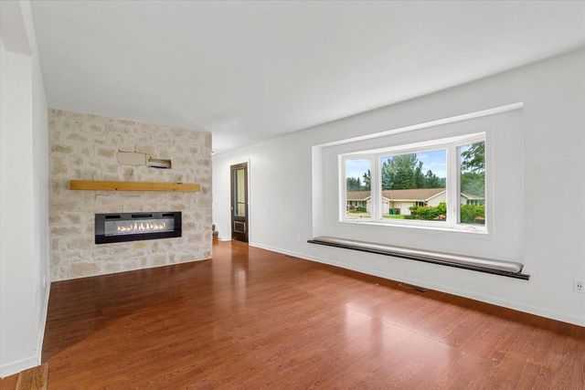 1013 Fairfield LANE, West Bend, WI 53090