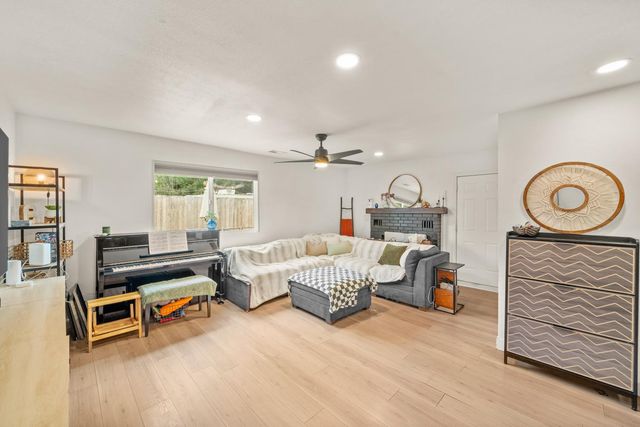 850 Eleanor Ave, Sacramento, CA 95815