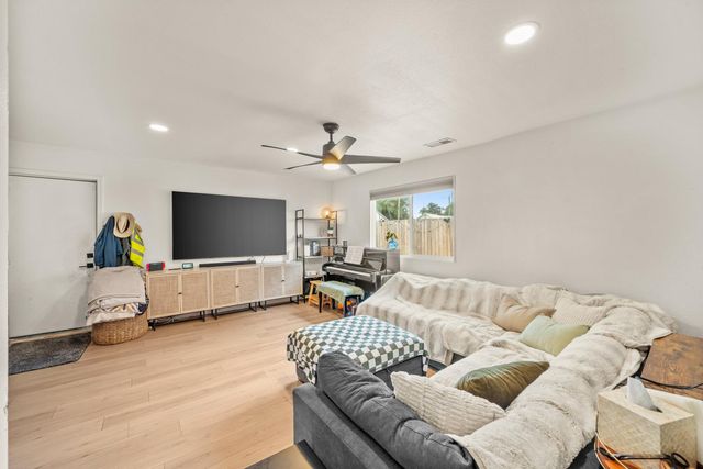 850 Eleanor Ave, Sacramento, CA 95815