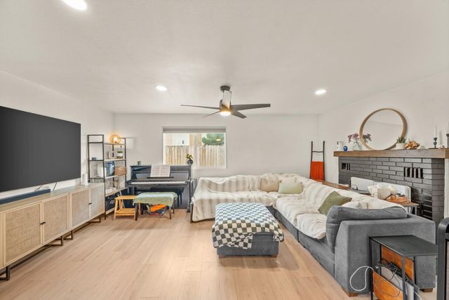 850 Eleanor Ave, Sacramento, CA 95815