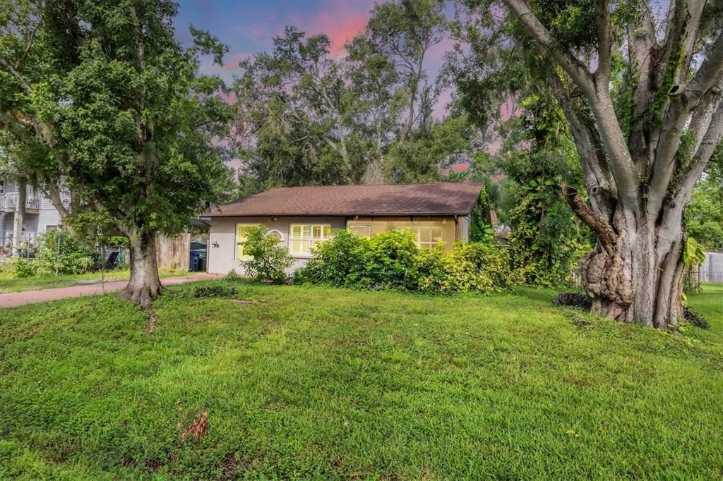 610 ALBRITTON AVENUE, Sarasota, FL 34232