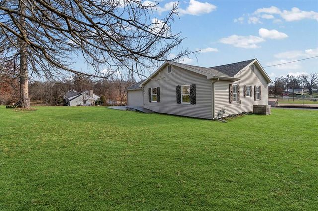 514 SW 3rd St Terrace, Carrollton, MO 64633