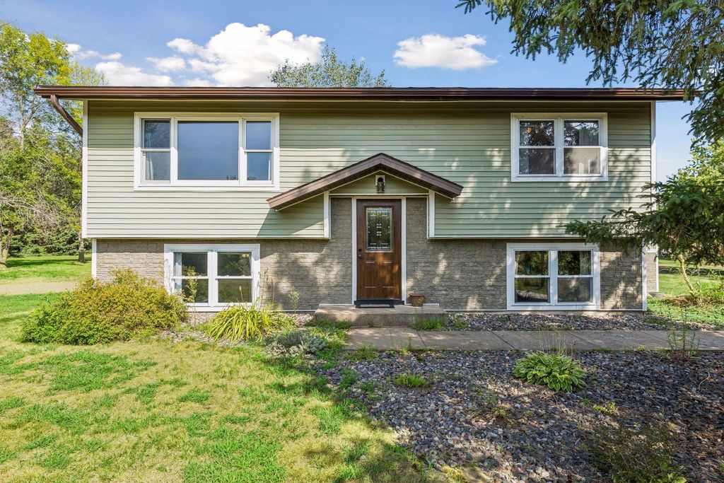 28575 Flamingo Street NW, Isanti, MN 55040