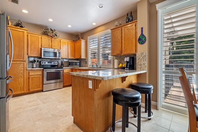 1956 Box Car Dr, Manteca, CA 95337