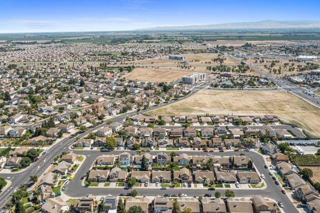 1956 Box Car Dr, Manteca, CA 95337