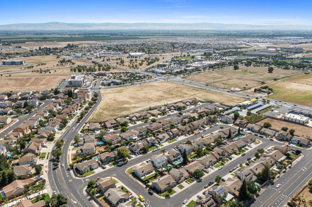 1956 Box Car Dr, Manteca, CA 95337