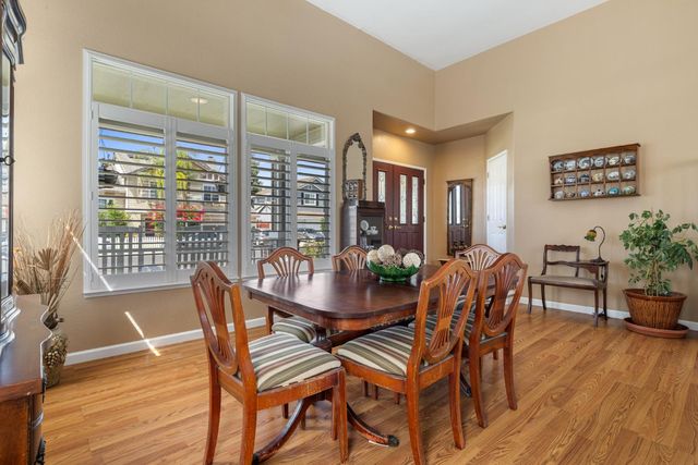 1956 Box Car Dr, Manteca, CA 95337