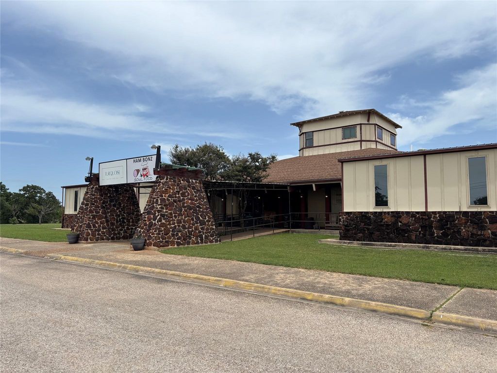 141 Tahitian DR C, Bastrop, TX 78602