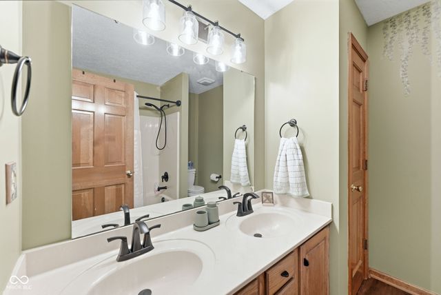 2746 Colony Lake West Drive, Plainfield, IN 46168