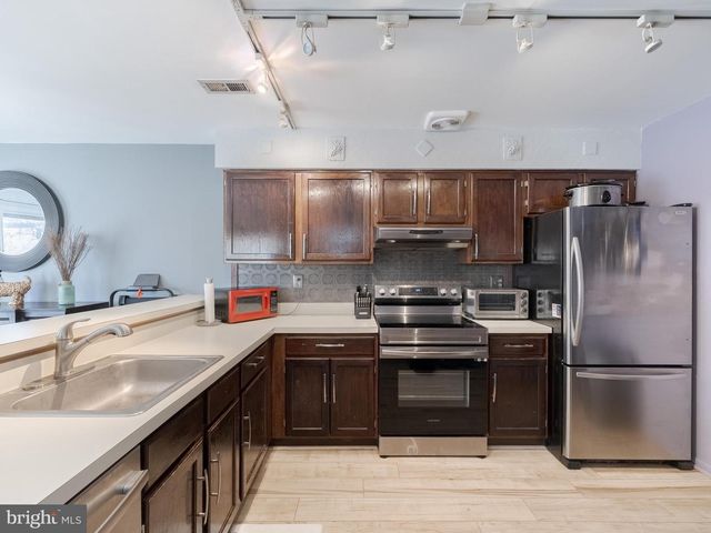 41 BARK HOLLOW LN, Horsham, PA 19044