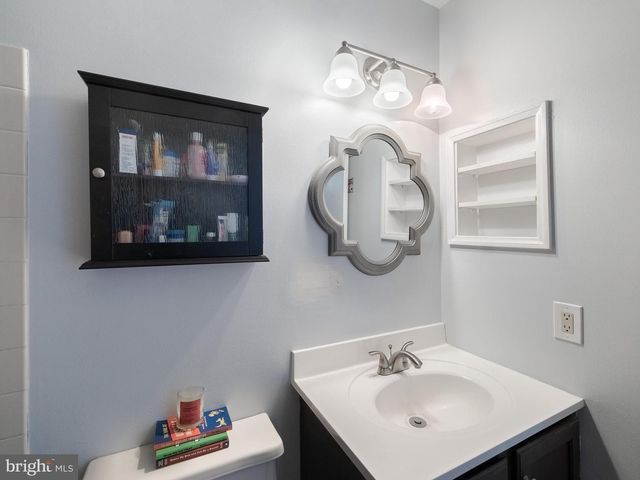 41 BARK HOLLOW LN, Horsham, PA 19044