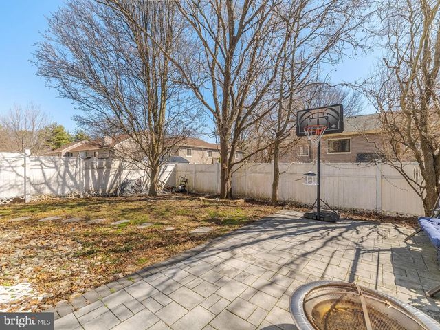 41 BARK HOLLOW LN, Horsham, PA 19044