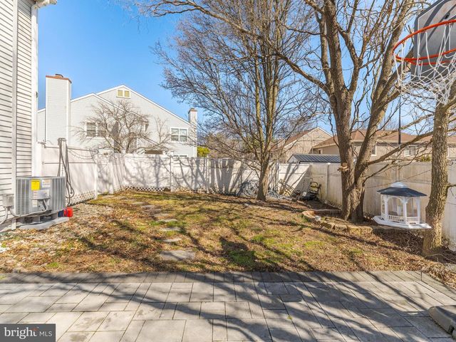 41 BARK HOLLOW LN, Horsham, PA 19044