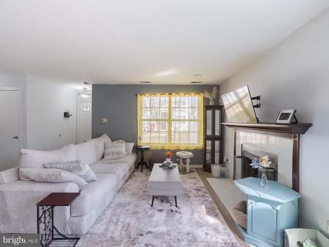 41 BARK HOLLOW LN, Horsham, PA 19044