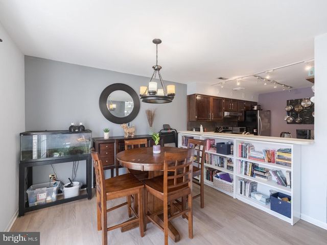 41 BARK HOLLOW LN, Horsham, PA 19044