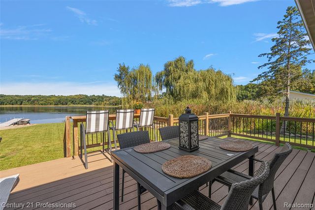 2679 Lakeview Drive, Ortonville, MI 48462