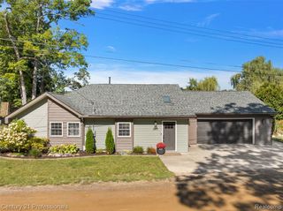 2679 Lakeview Drive, Ortonville, MI 48462