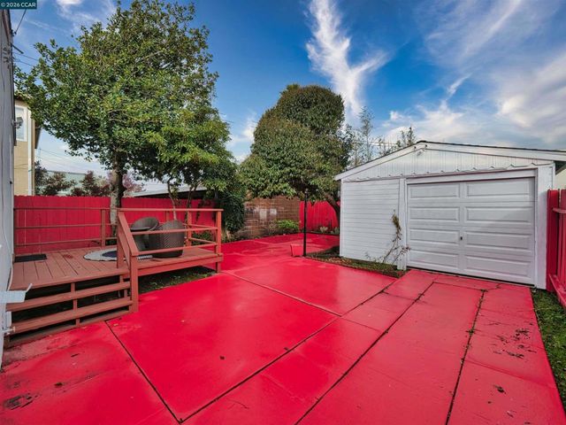2555 2555 Barrett Ave, Richmond, CA 94804