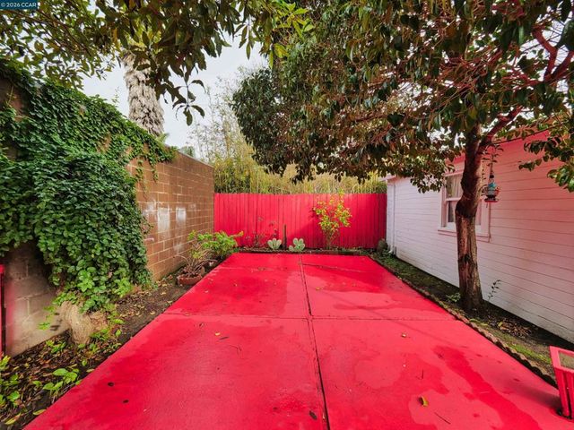 2555 2555 Barrett Ave, Richmond, CA 94804