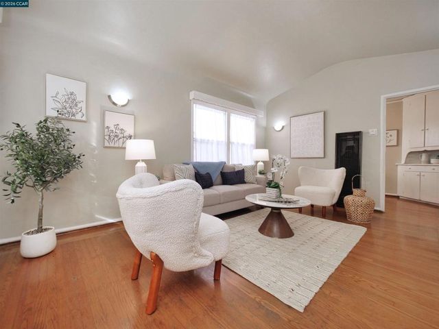 2555 2555 Barrett Ave, Richmond, CA 94804