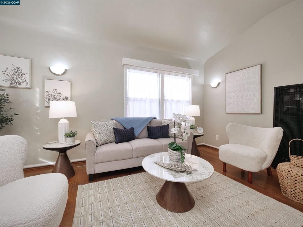 2555 2555 Barrett Ave, Richmond, CA 94804