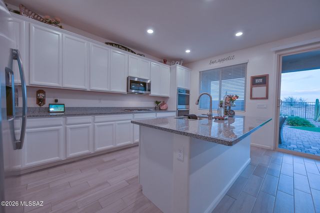 17389 S Ridgerunner Drive, Vail, AZ 85641