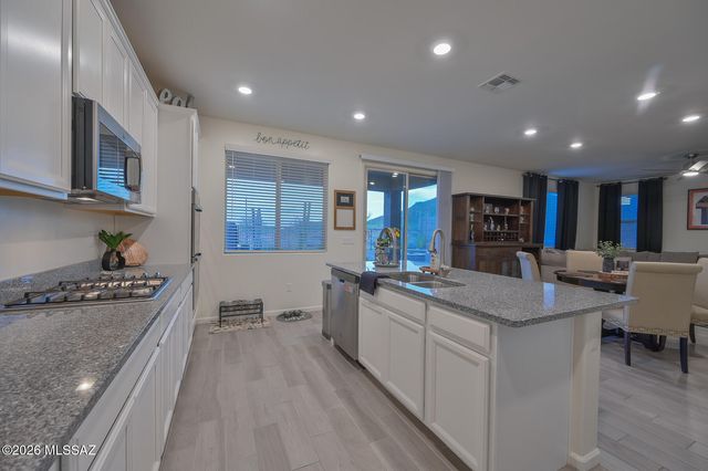 17389 S Ridgerunner Drive, Vail, AZ 85641