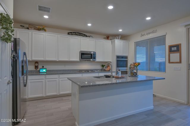 17389 S Ridgerunner Drive, Vail, AZ 85641