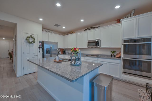 17389 S Ridgerunner Drive, Vail, AZ 85641