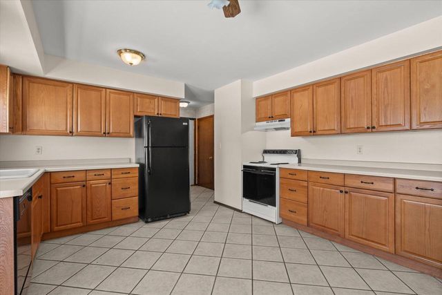 214 S Regis ROAD, Saukville, WI 53080