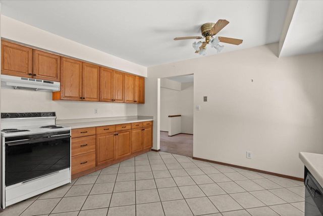 214 S Regis ROAD, Saukville, WI 53080