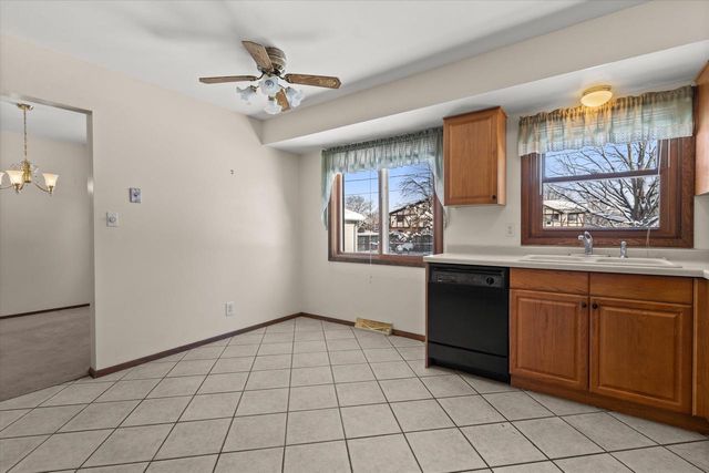 214 S Regis ROAD, Saukville, WI 53080