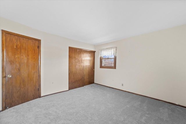 214 S Regis ROAD, Saukville, WI 53080