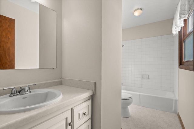 214 S Regis ROAD, Saukville, WI 53080