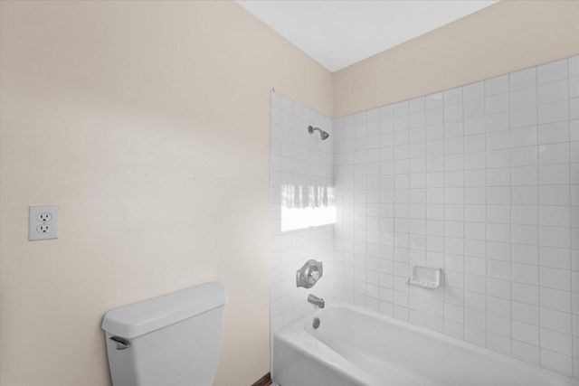 214 S Regis ROAD, Saukville, WI 53080