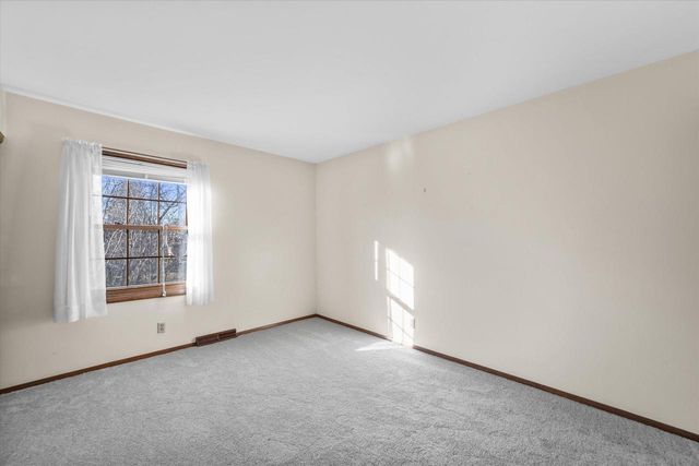 214 S Regis ROAD, Saukville, WI 53080