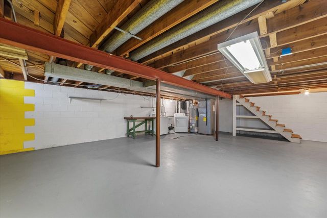 214 S Regis ROAD, Saukville, WI 53080