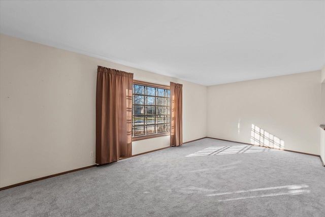 214 S Regis ROAD, Saukville, WI 53080