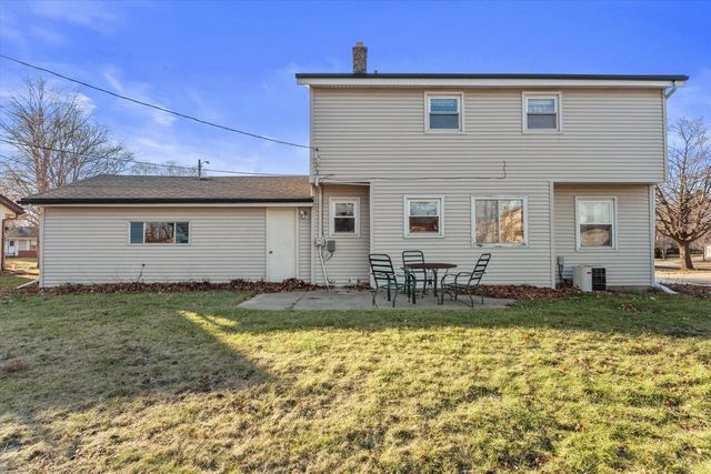 214 S Regis ROAD, Saukville, WI 53080