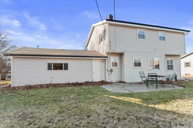 214 S Regis ROAD, Saukville, WI 53080