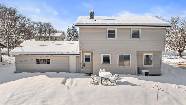 214 S Regis ROAD, Saukville, WI 53080