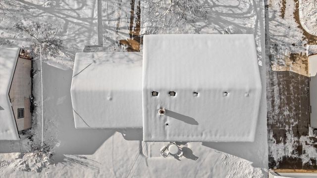 214 S Regis ROAD, Saukville, WI 53080