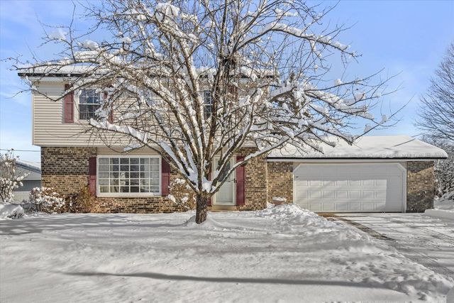 214 S Regis ROAD, Saukville, WI 53080