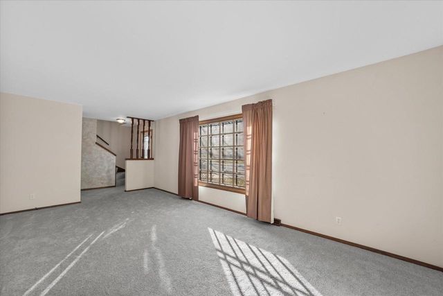 214 S Regis ROAD, Saukville, WI 53080