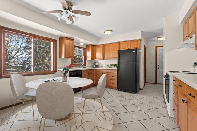 214 S Regis ROAD, Saukville, WI 53080